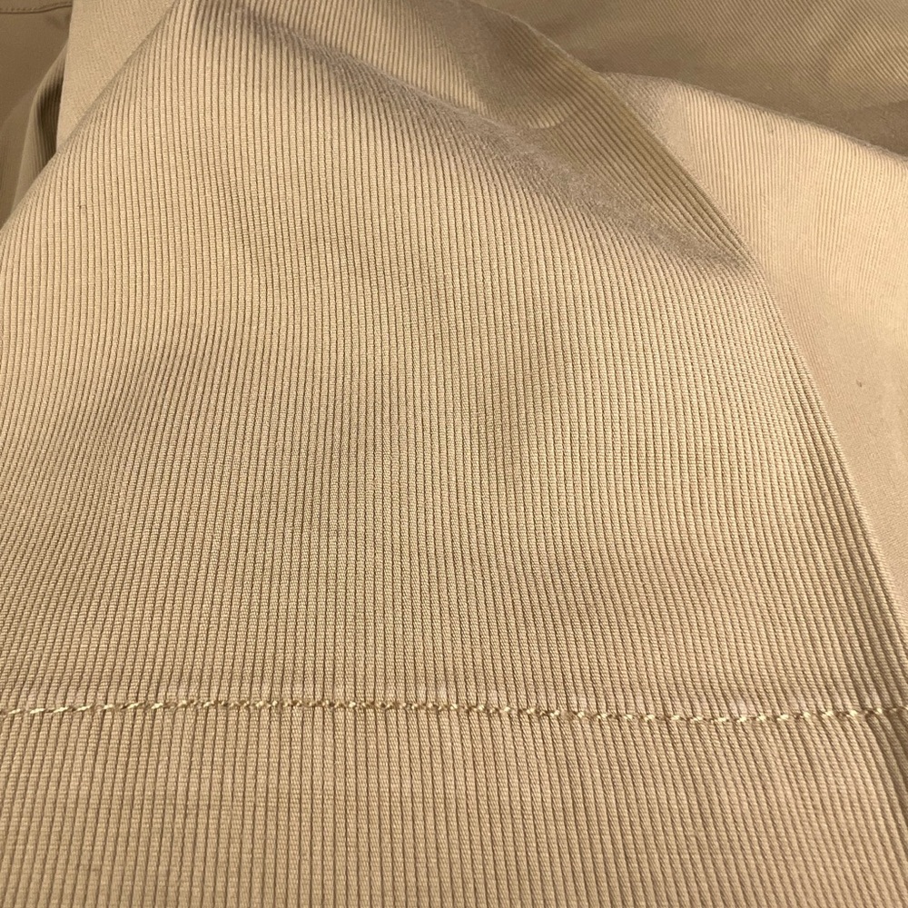 Talbots Women's Flat Front Walking Bermuda Stretch Shorts Khaki EUC Size 2 - Picture 3 of 7